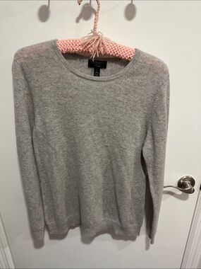 Luxurious Light Gray Crewneck Cashmere-Blend Sweater